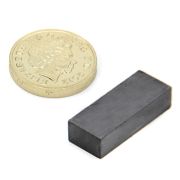 25 x 10 x 6mm thick Y30BH Ferrite Magnet - 0.8kg Pull